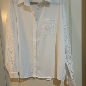 Kate & Mallory Classic White Shirt Xl crocheted pocket and sleeves